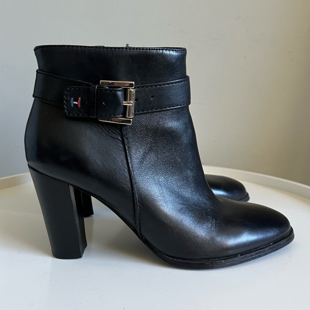 Tommy Hilfiger Black Leather Side Zip Ankle Boot 8M